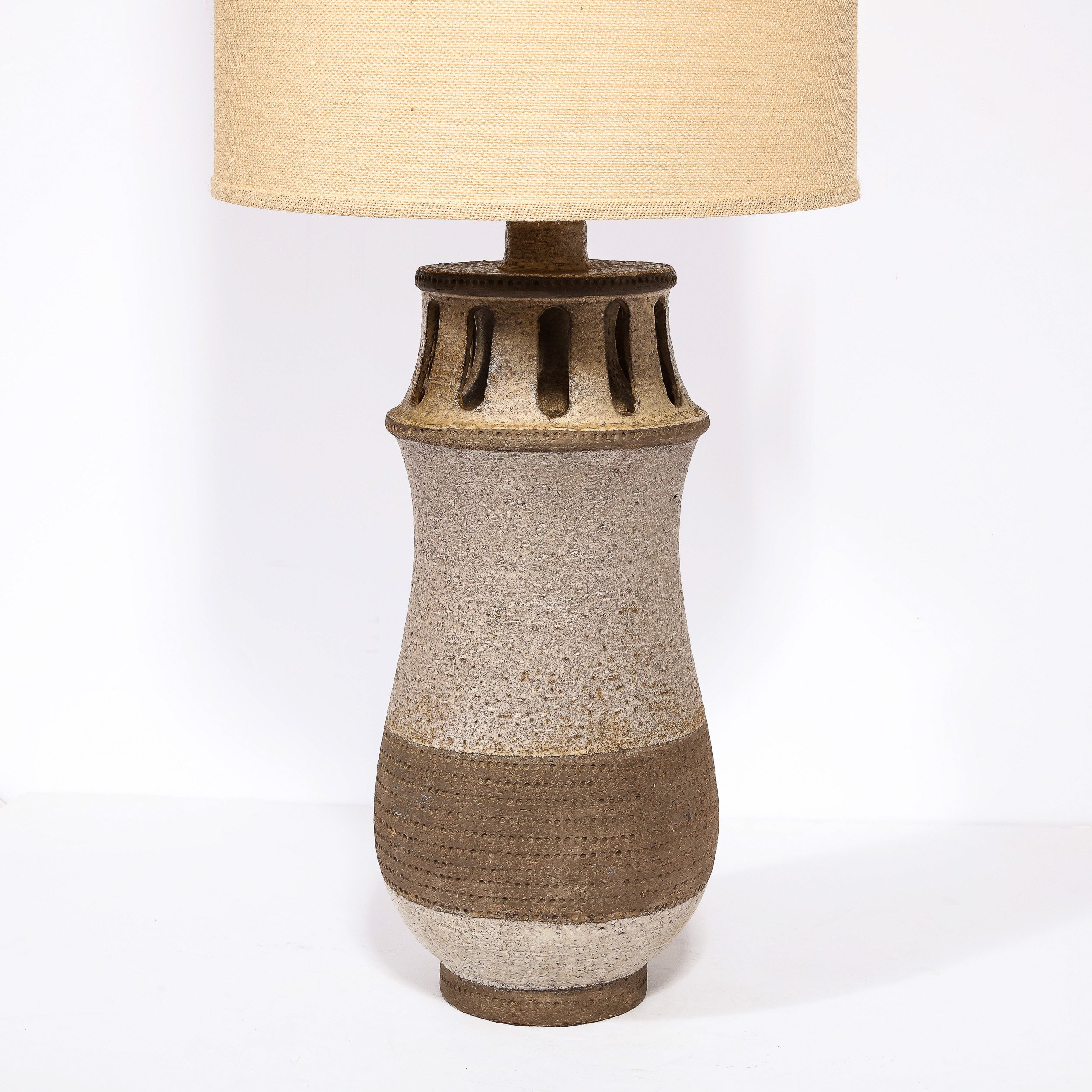 Mid-Century Modern Ceramic Table Lamp with Arcade Detailing Mid-Century Modern Ceramic Table Lamp with Arcade Detailing